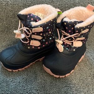 New snow boots size 9/10 girls